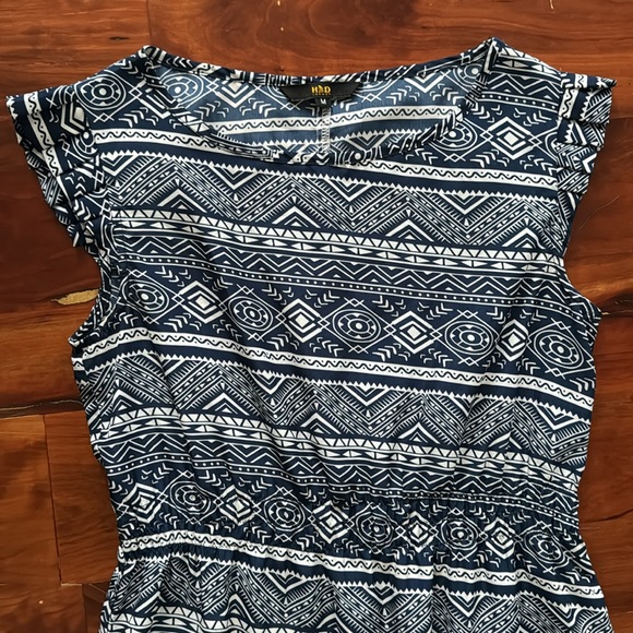 Blue and white patterned dress - Picture 2 of 6